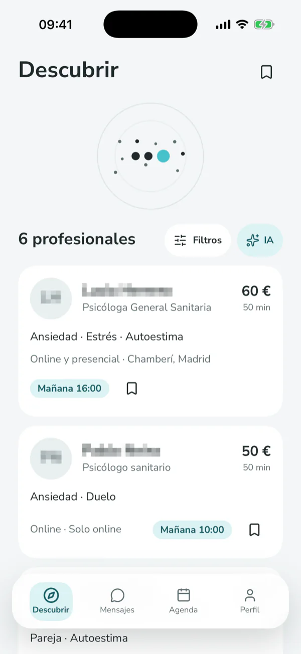 Pantalla de la app: seis profesionales con su especialidad, precio por sesión, modalidad y próxima disponibilidad.