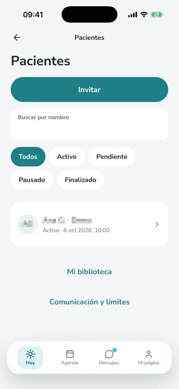 Pantalla de la app: lista de pacientes vinculados, invitación por vínculo, biblioteca propia y límites de comunicación.